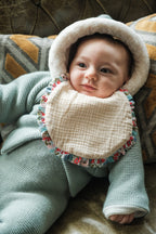 Babero Newborn Bambula Ecru y Volante Liberty Lucía