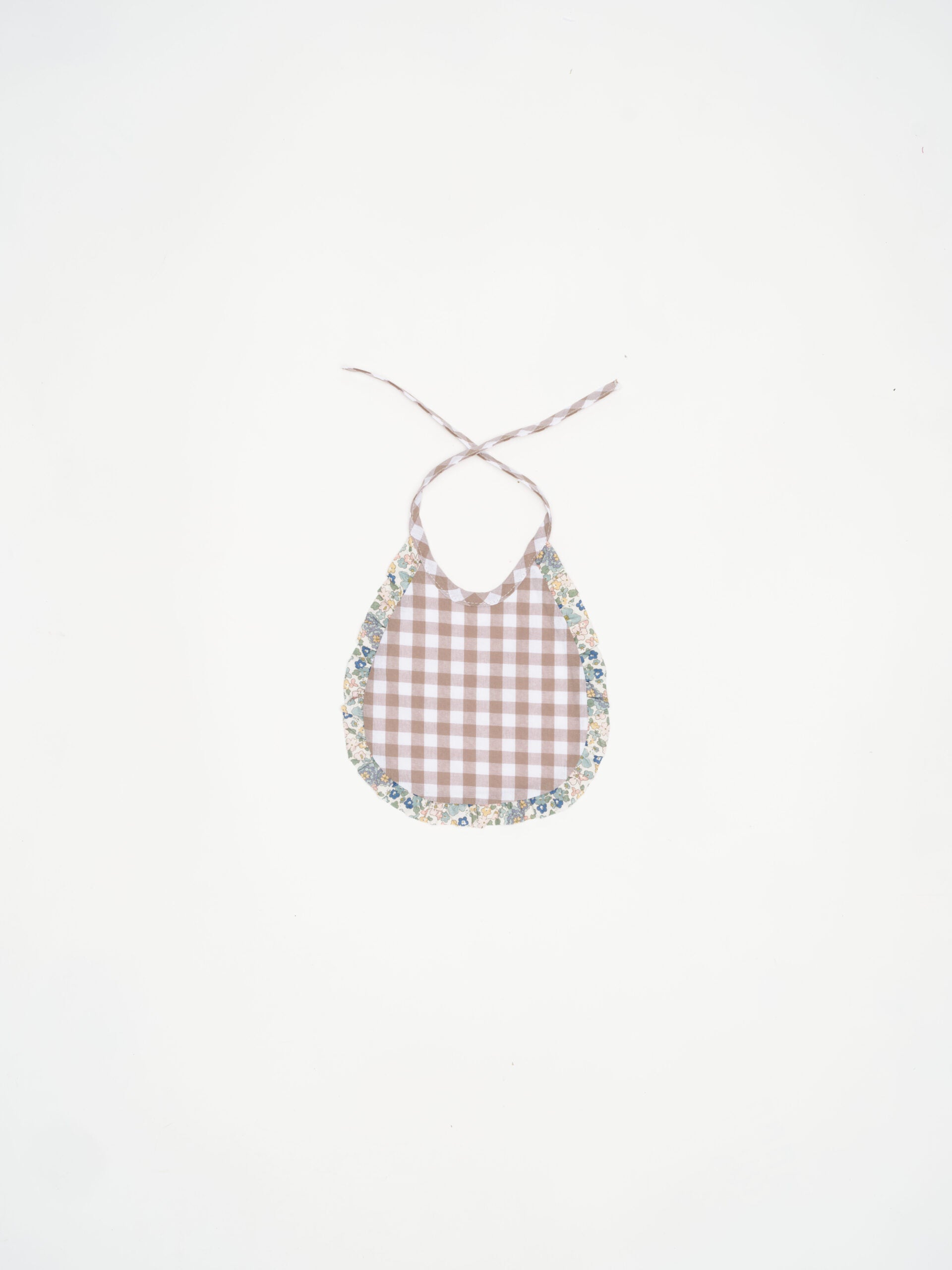 Babero vichy beige volante Mauri