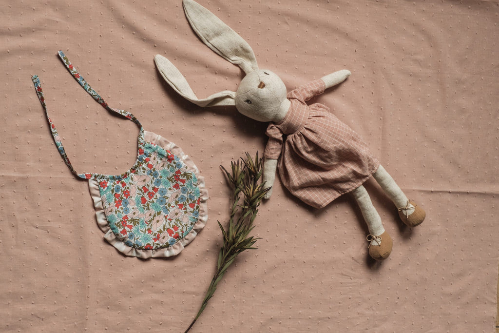 Babero Newborn Liberty Lucía y Volante Vichy Rosa